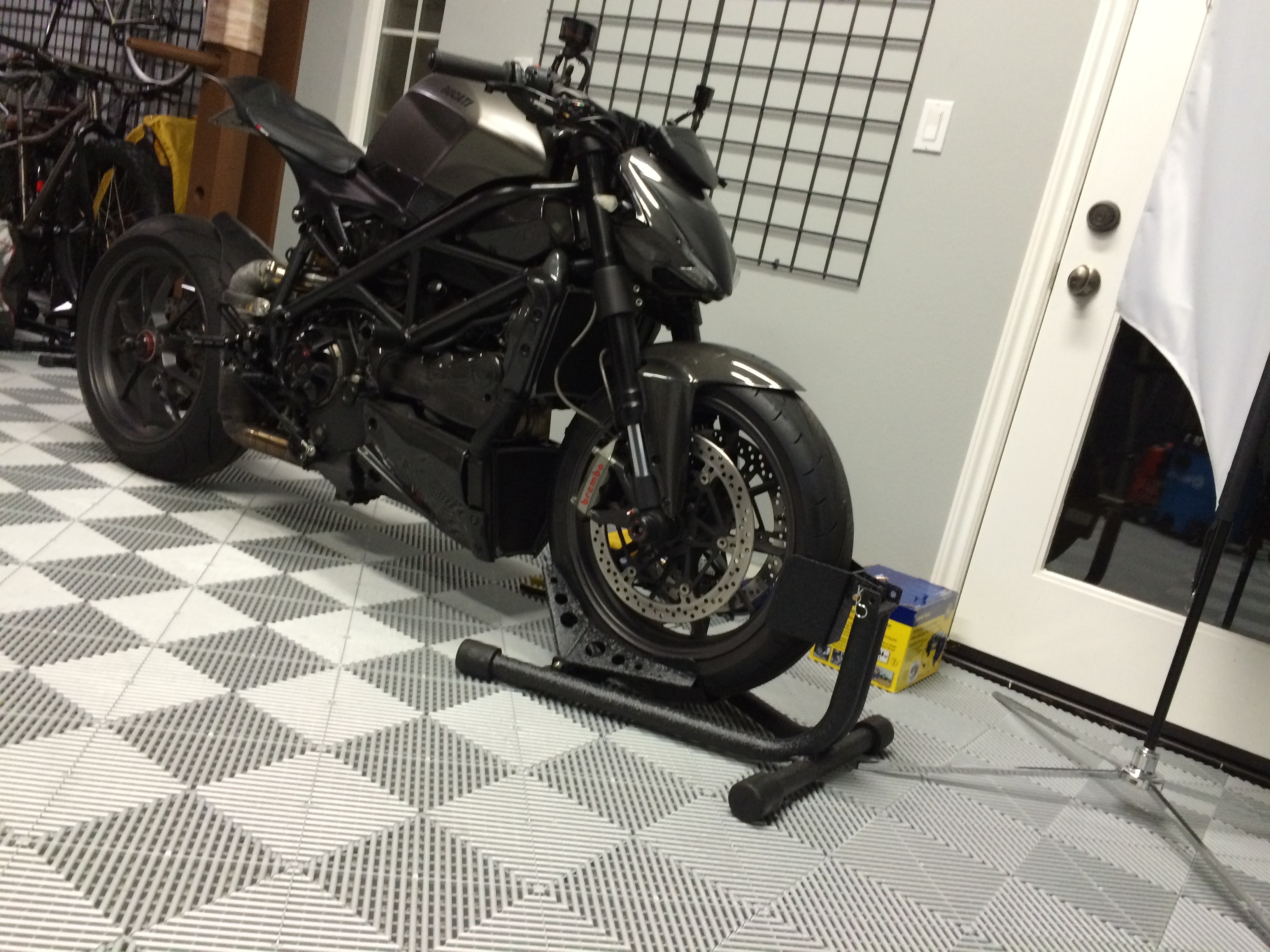 2010 Ducati Streetfighter photo 65